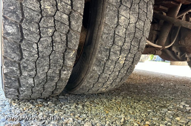 image for item EK4880 2014 Ford  F550 Super Duty XL shuttle bus