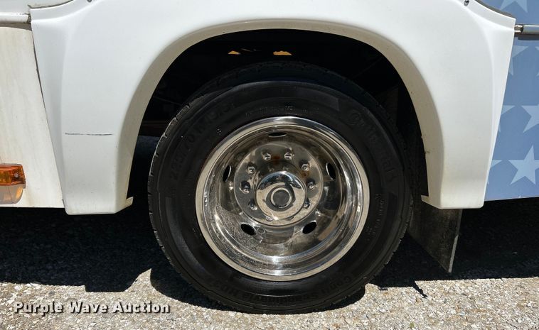 image for item EK4880 2014 Ford  F550 Super Duty XL shuttle bus