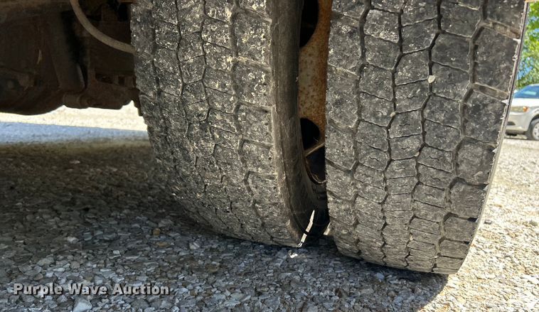 image for item EK4880 2014 Ford  F550 Super Duty XL shuttle bus