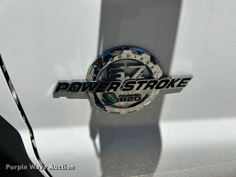 image for item EK4880 2014 Ford  F550 Super Duty XL shuttle bus