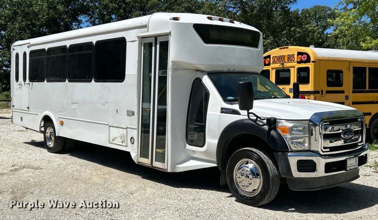 image for item EK4883 2015 Forest River F550 Super Duty XL shuttle bus