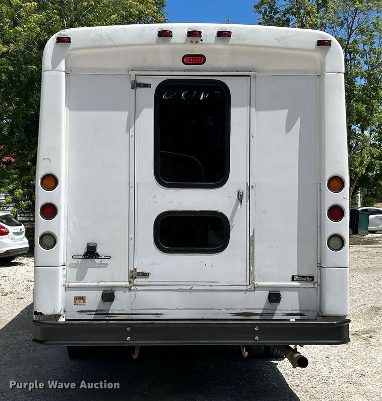 image for item EK4883 2015 Forest River F550 Super Duty XL shuttle bus