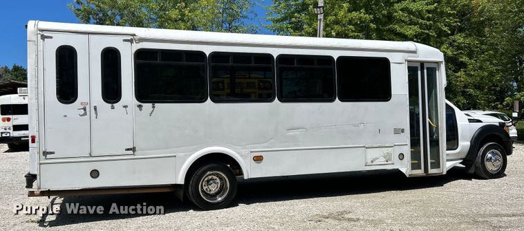 image for item EK4883 2015 Forest River F550 Super Duty XL shuttle bus