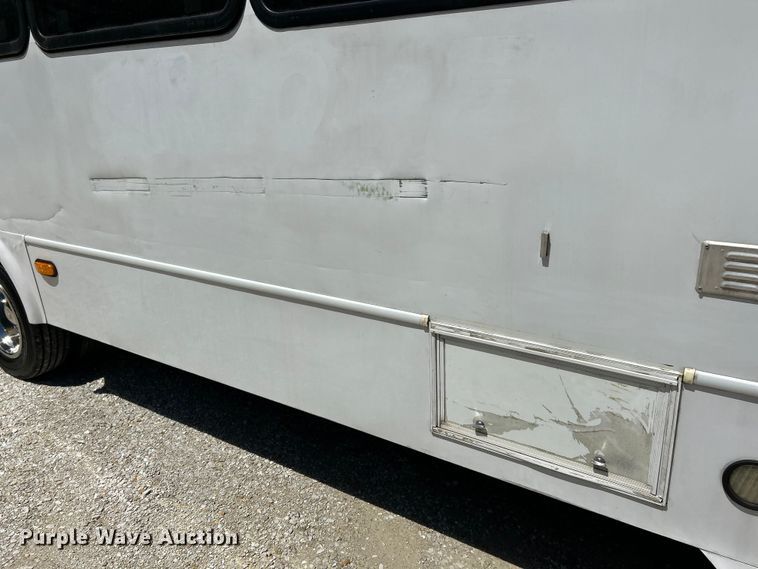 image for item EK4883 2015 Forest River F550 Super Duty XL shuttle bus