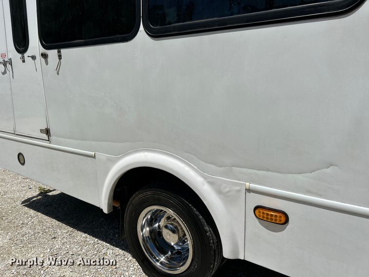 image for item EK4883 2015 Forest River F550 Super Duty XL shuttle bus