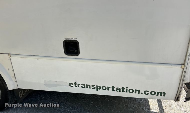 image for item EK4883 2015 Forest River F550 Super Duty XL shuttle bus