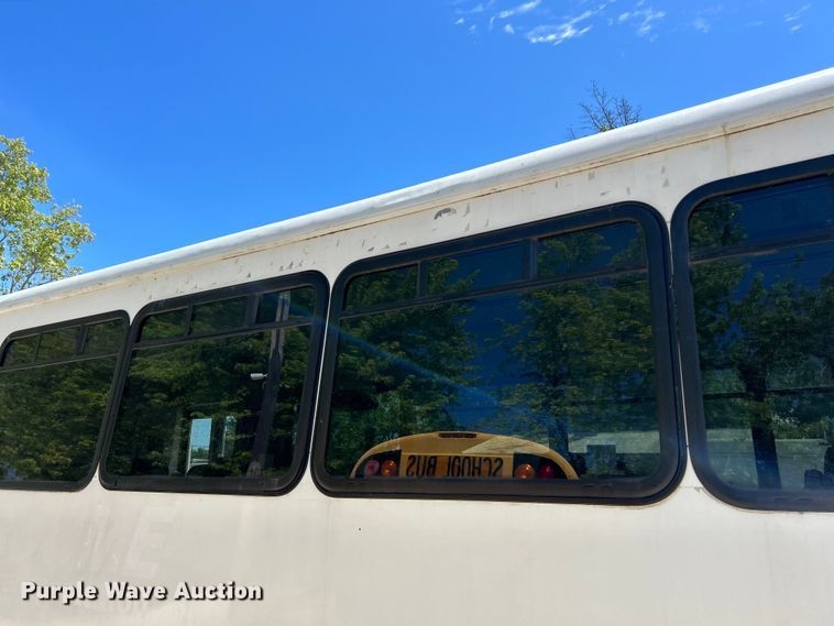 image for item EK4883 2015 Forest River F550 Super Duty XL shuttle bus