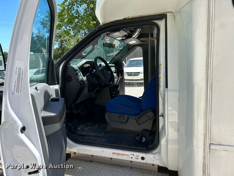 image for item EK4883 2015 Forest River F550 Super Duty XL shuttle bus
