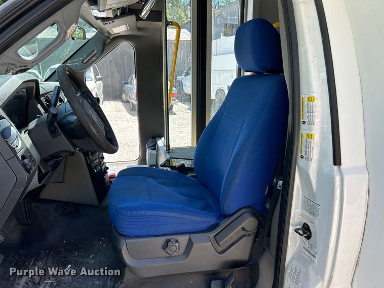 image for item EK4883 2015 Forest River F550 Super Duty XL shuttle bus