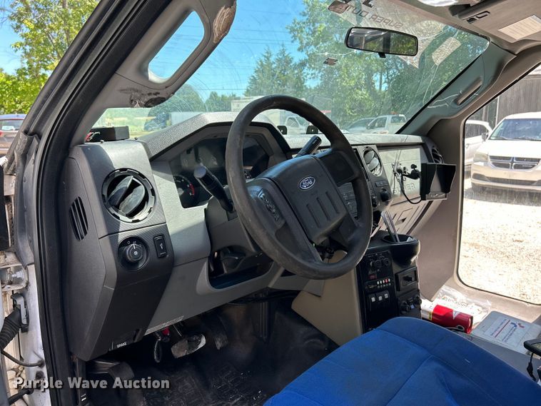 image for item EK4883 2015 Forest River F550 Super Duty XL shuttle bus