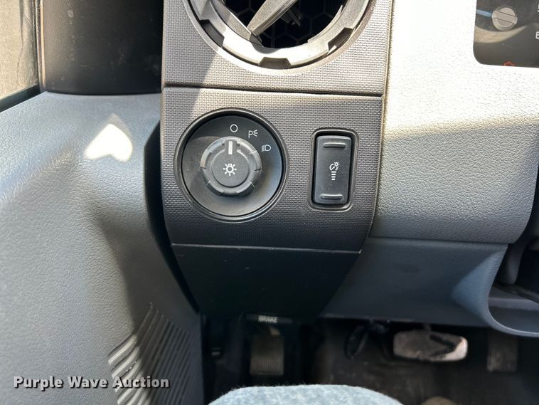 image for item EK4883 2015 Forest River F550 Super Duty XL shuttle bus