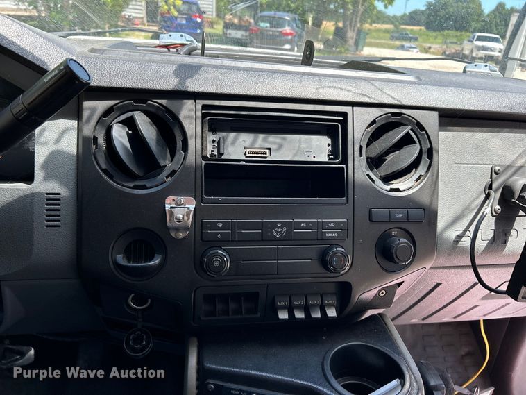 image for item EK4883 2015 Forest River F550 Super Duty XL shuttle bus