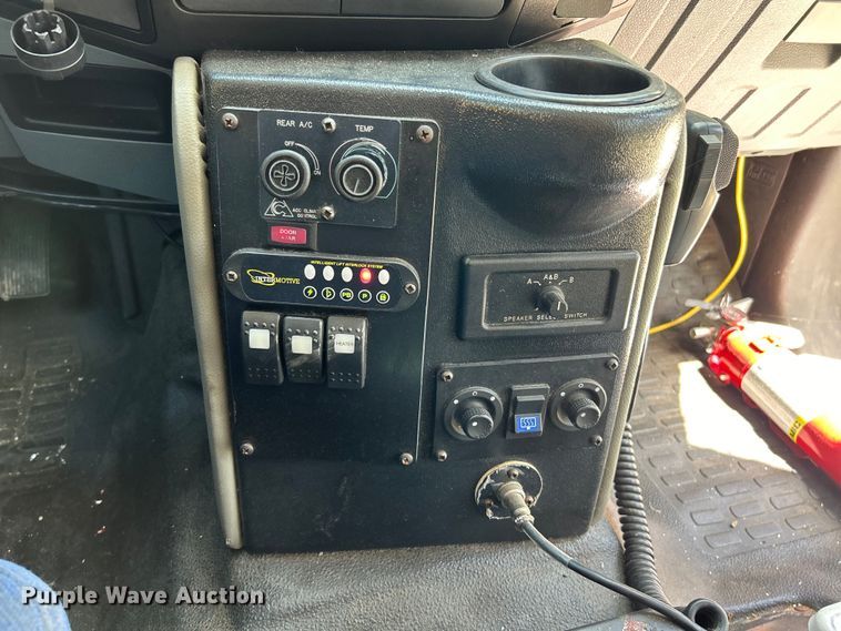 image for item EK4883 2015 Forest River F550 Super Duty XL shuttle bus