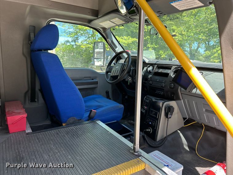 image for item EK4883 2015 Forest River F550 Super Duty XL shuttle bus