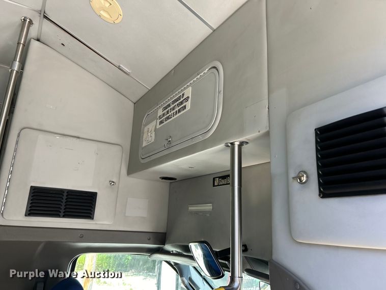 image for item EK4883 2015 Forest River F550 Super Duty XL shuttle bus