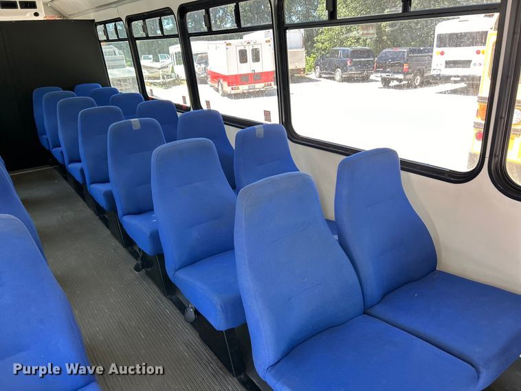 image for item EK4883 2015 Forest River F550 Super Duty XL shuttle bus