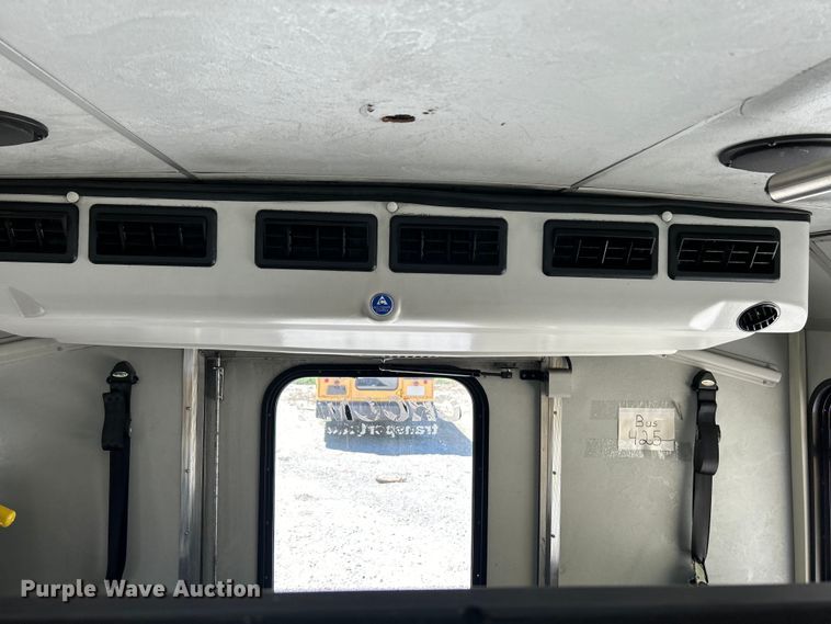 image for item EK4883 2015 Forest River F550 Super Duty XL shuttle bus