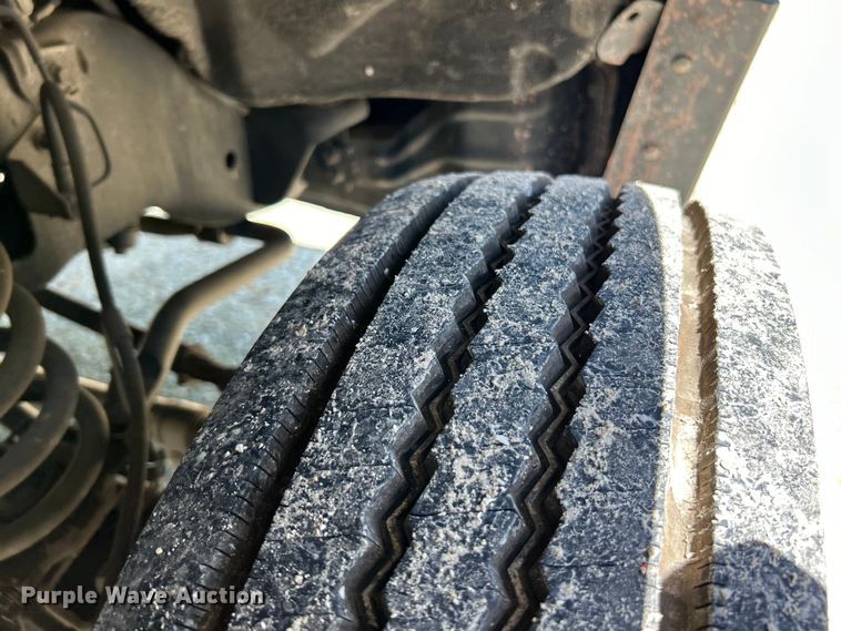 image for item EK4883 2015 Forest River F550 Super Duty XL shuttle bus