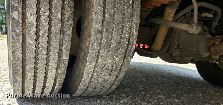 image for item EK4883 2015 Forest River F550 Super Duty XL shuttle bus