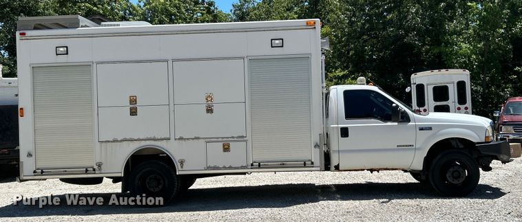 image for item EK4884 2002 Ford F550 Super Duty XLT utility / service truck