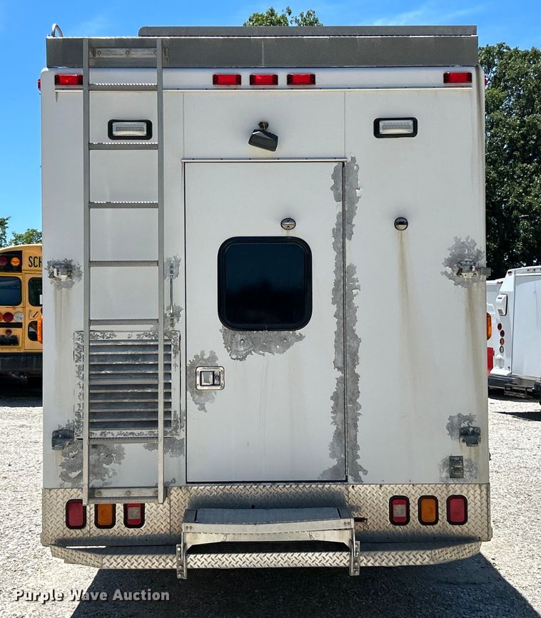 image for item EK4884 2002 Ford F550 Super Duty XLT utility / service truck