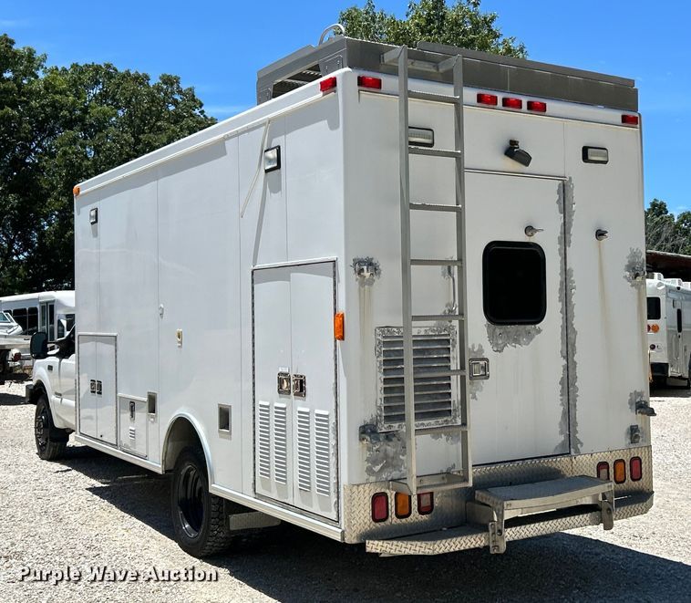 image for item EK4884 2002 Ford F550 Super Duty XLT utility / service truck