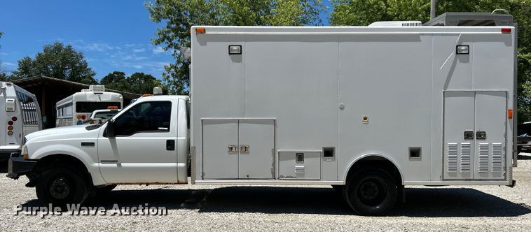 image for item EK4884 2002 Ford F550 Super Duty XLT utility / service truck