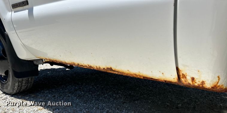 image for item EK4884 2002 Ford F550 Super Duty XLT utility / service truck