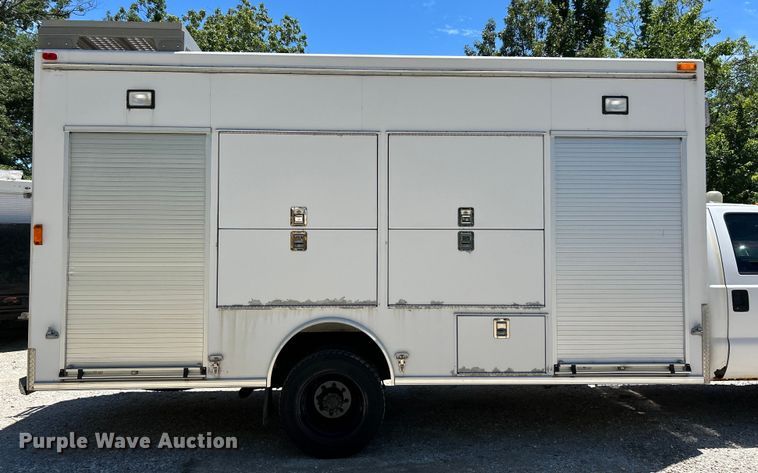 image for item EK4884 2002 Ford F550 Super Duty XLT utility / service truck