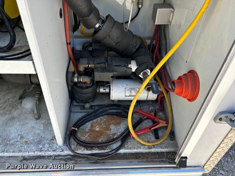 image for item EK4884 2002 Ford F550 Super Duty XLT utility / service truck