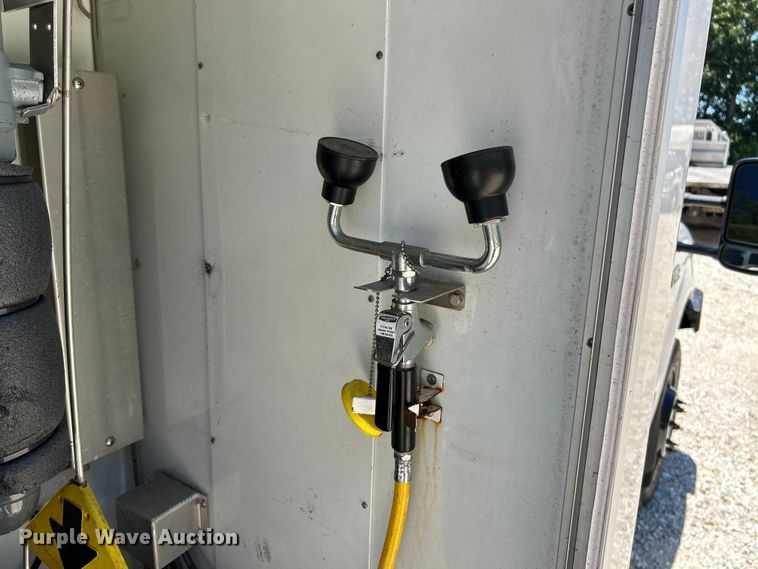 image for item EK4884 2002 Ford F550 Super Duty XLT utility / service truck