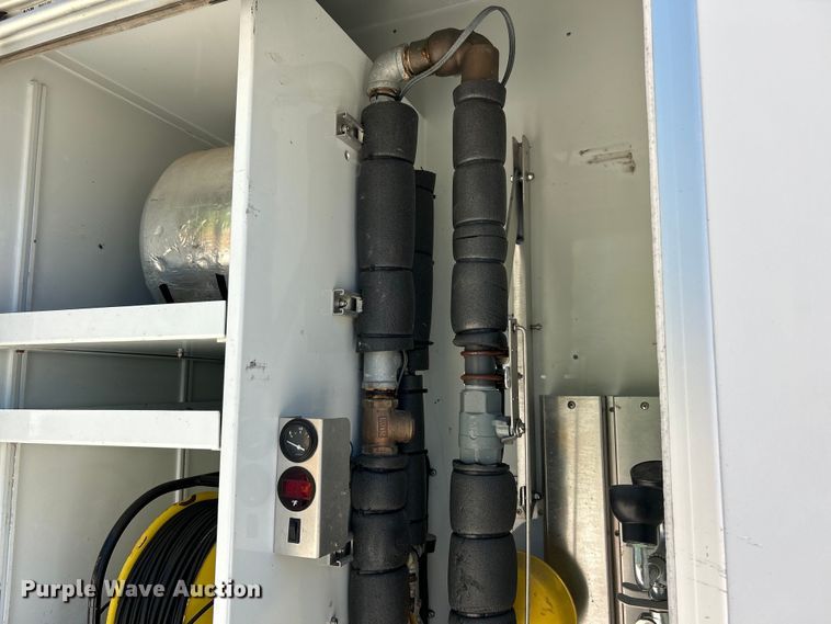 image for item EK4884 2002 Ford F550 Super Duty XLT utility / service truck