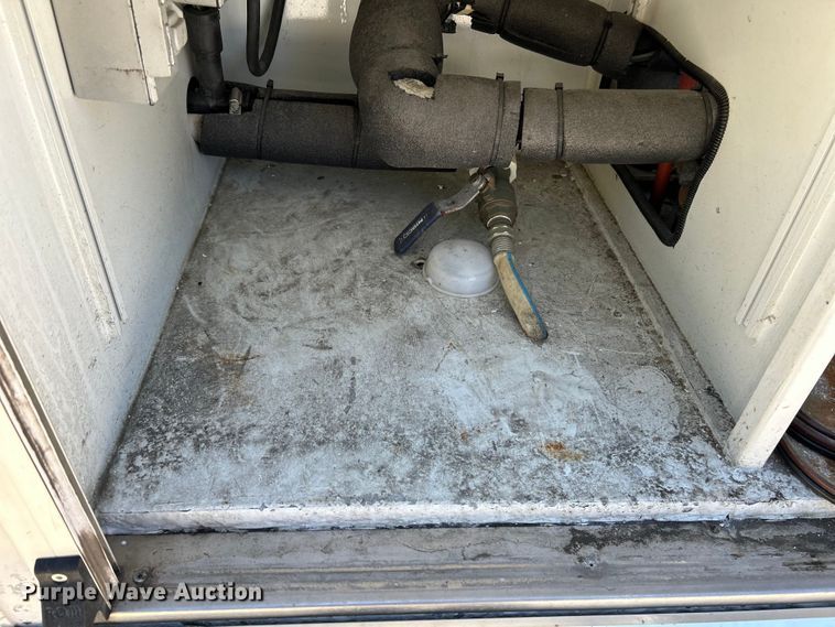 image for item EK4884 2002 Ford F550 Super Duty XLT utility / service truck