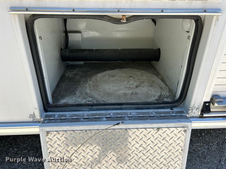 image for item EK4884 2002 Ford F550 Super Duty XLT utility / service truck