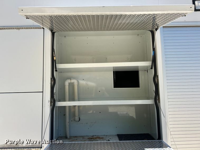 image for item EK4884 2002 Ford F550 Super Duty XLT utility / service truck