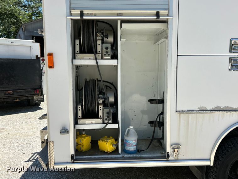 image for item EK4884 2002 Ford F550 Super Duty XLT utility / service truck