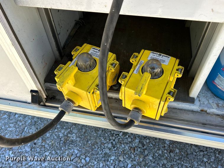 image for item EK4884 2002 Ford F550 Super Duty XLT utility / service truck