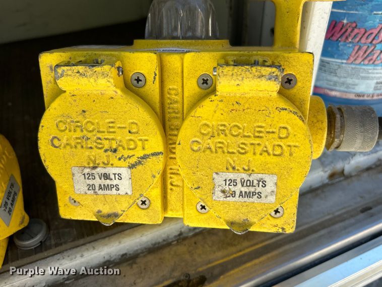 image for item EK4884 2002 Ford F550 Super Duty XLT utility / service truck