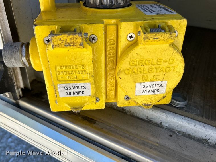 image for item EK4884 2002 Ford F550 Super Duty XLT utility / service truck