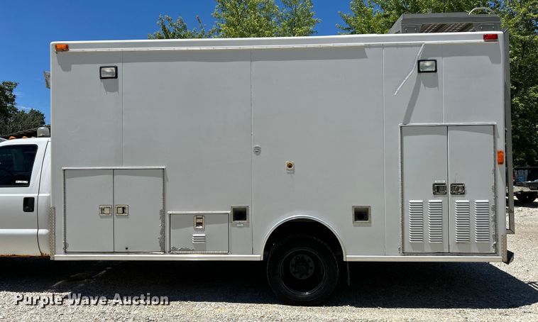 image for item EK4884 2002 Ford F550 Super Duty XLT utility / service truck