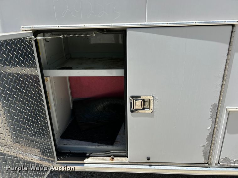 image for item EK4884 2002 Ford F550 Super Duty XLT utility / service truck