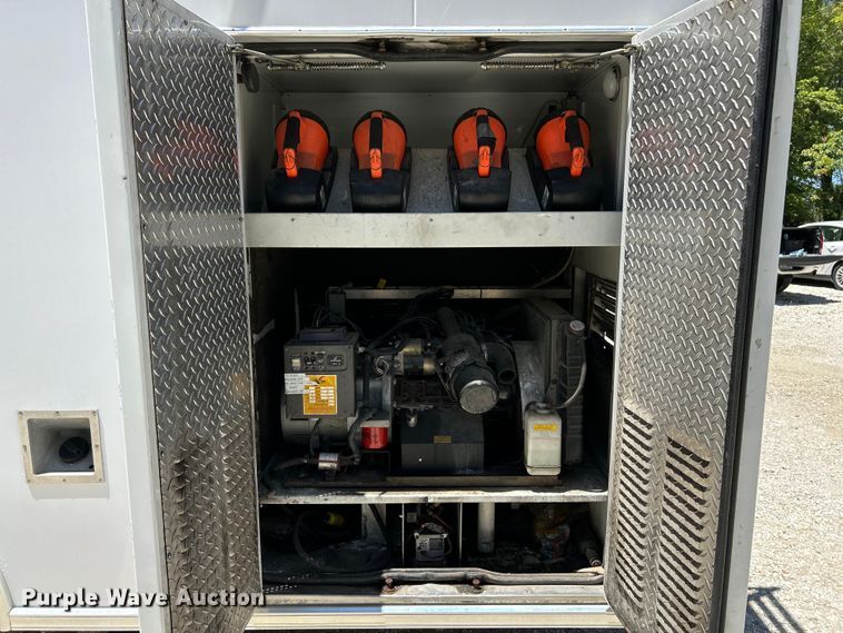 image for item EK4884 2002 Ford F550 Super Duty XLT utility / service truck