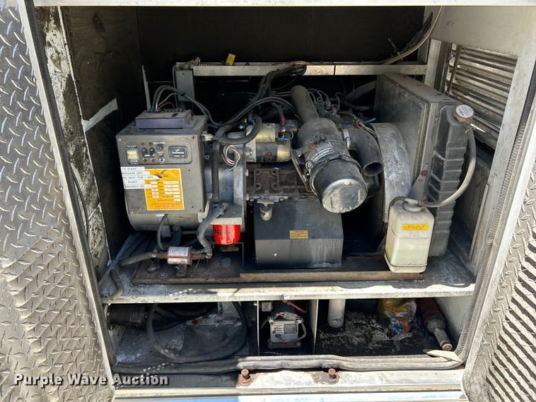 image for item EK4884 2002 Ford F550 Super Duty XLT utility / service truck