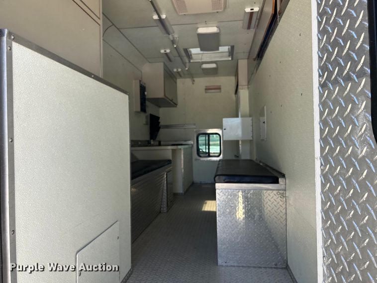 image for item EK4884 2002 Ford F550 Super Duty XLT utility / service truck