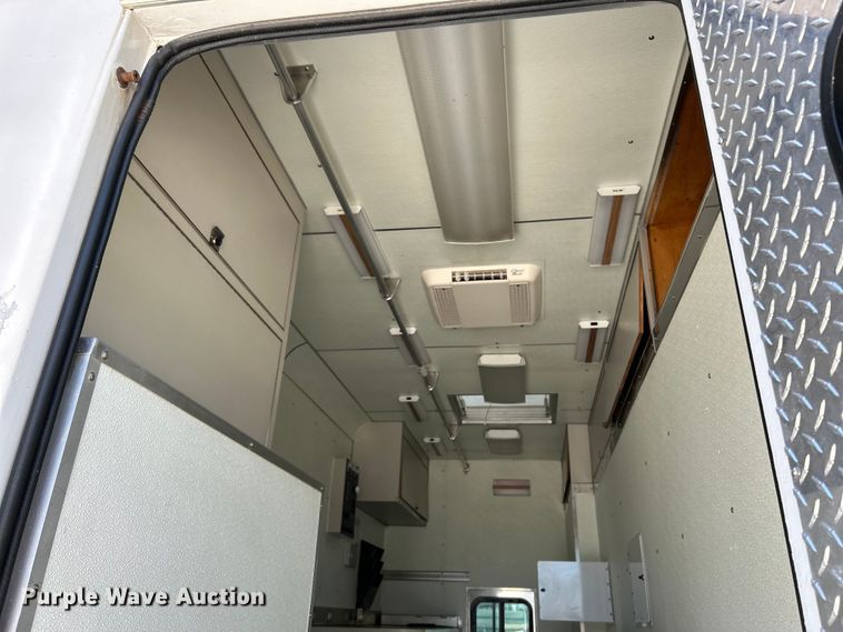 image for item EK4884 2002 Ford F550 Super Duty XLT utility / service truck