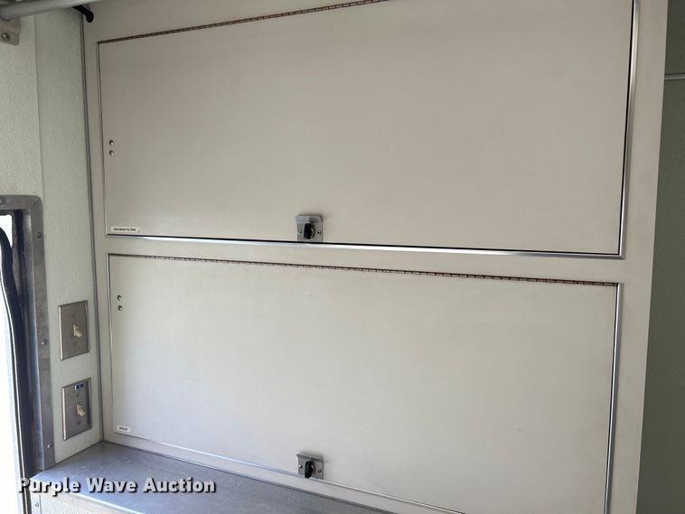 image for item EK4884 2002 Ford F550 Super Duty XLT utility / service truck