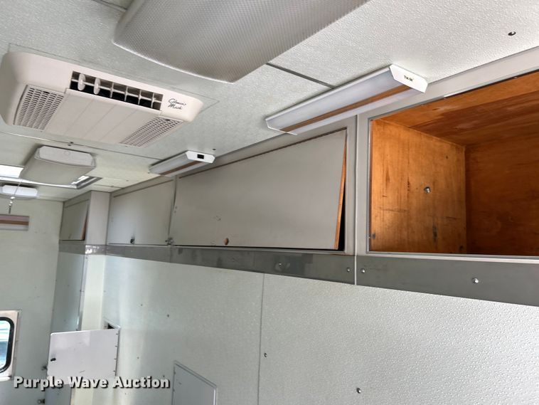 image for item EK4884 2002 Ford F550 Super Duty XLT utility / service truck