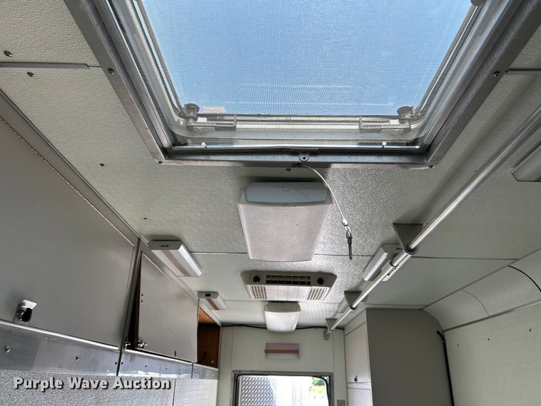 image for item EK4884 2002 Ford F550 Super Duty XLT utility / service truck