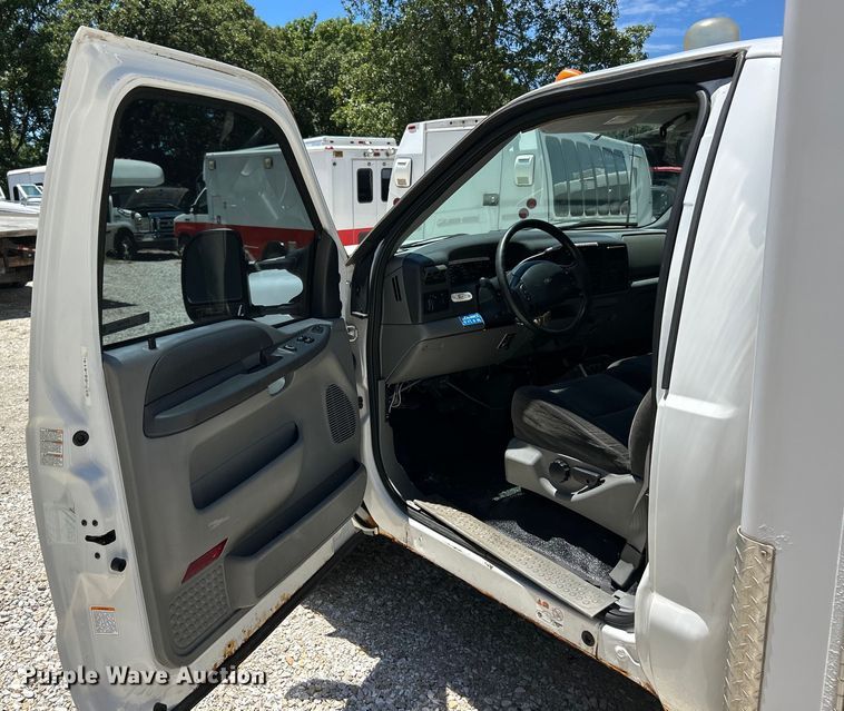 image for item EK4884 2002 Ford F550 Super Duty XLT utility / service truck