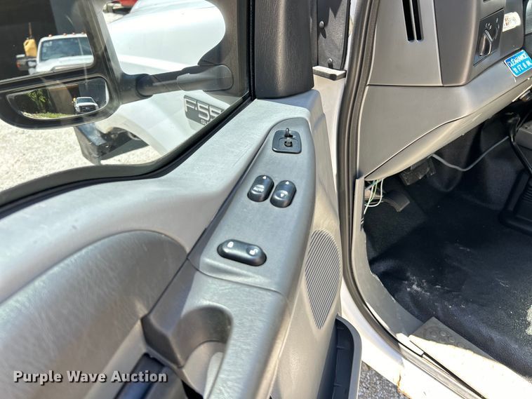 image for item EK4884 2002 Ford F550 Super Duty XLT utility / service truck